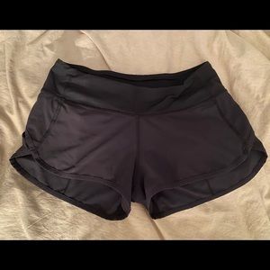 Women’s black Lululemon Speed up short(2.5in).